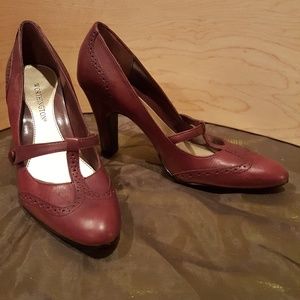 SALE Worthington wine color leather upper heels